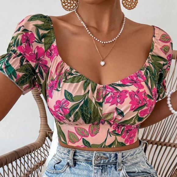 Tops - NWOT Floral Pink and Green Floral Piff Sleeve Women's Tie Back Bustier Top
